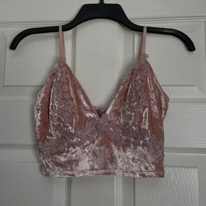 Velvet pink with appliqué top. Never worn :)
